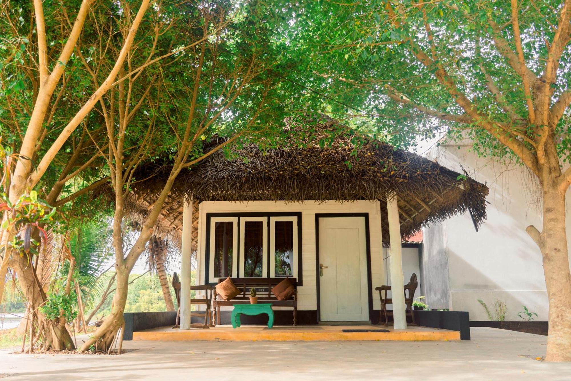 Harmony Beach Resort Tangalle Esterno foto