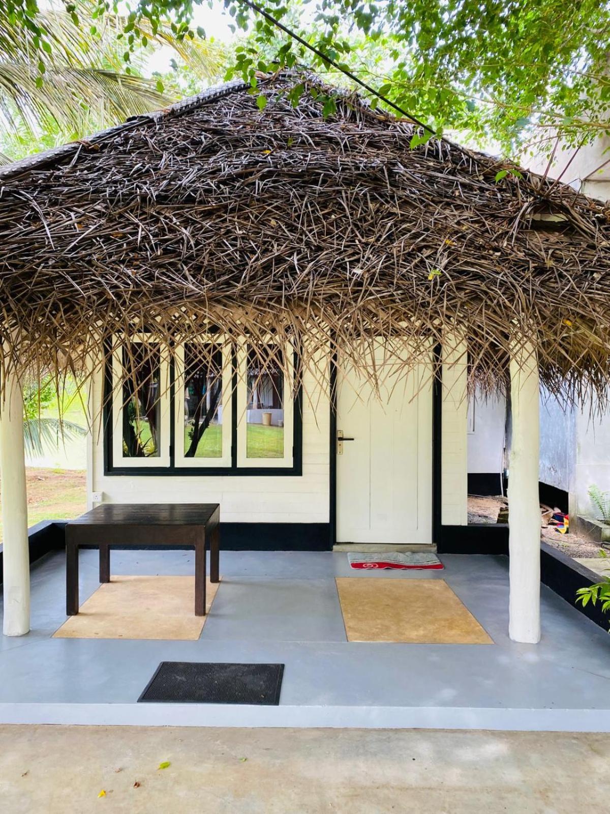 Harmony Beach Resort Tangalle Esterno foto