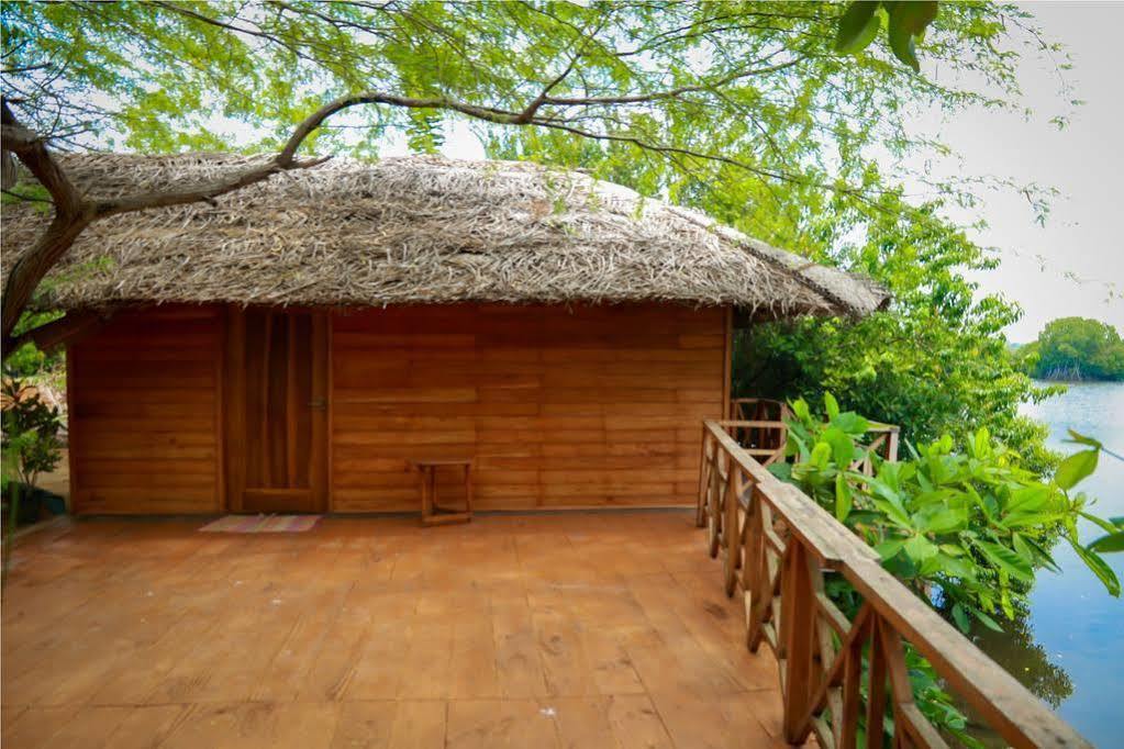 Harmony Beach Resort Tangalle Esterno foto